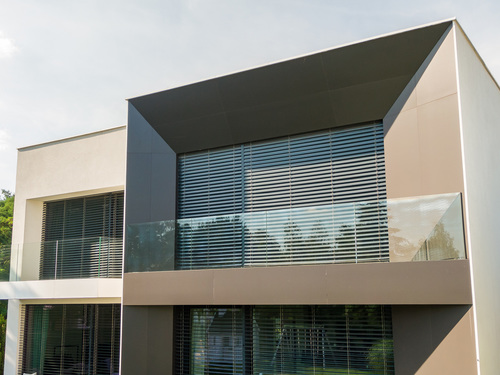 Aluminium zamiast PCV – nowy standard w nowoczesnym domu